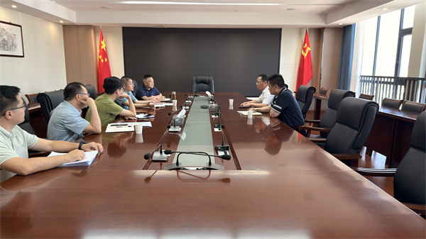 6月17日，中石化黄山公司总经理王程海一行就能源站合作事宜开展座谈交流，洪董、吴书记，资规局张局长参加座谈。.jpg