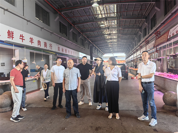 8月28日，高主任带队，文明办、市监局、乐动（中国）集团到浙江衢州农商城、新农都批发市场和明辉蔬果配送公司调研学习食材供应链配送项目.jpg