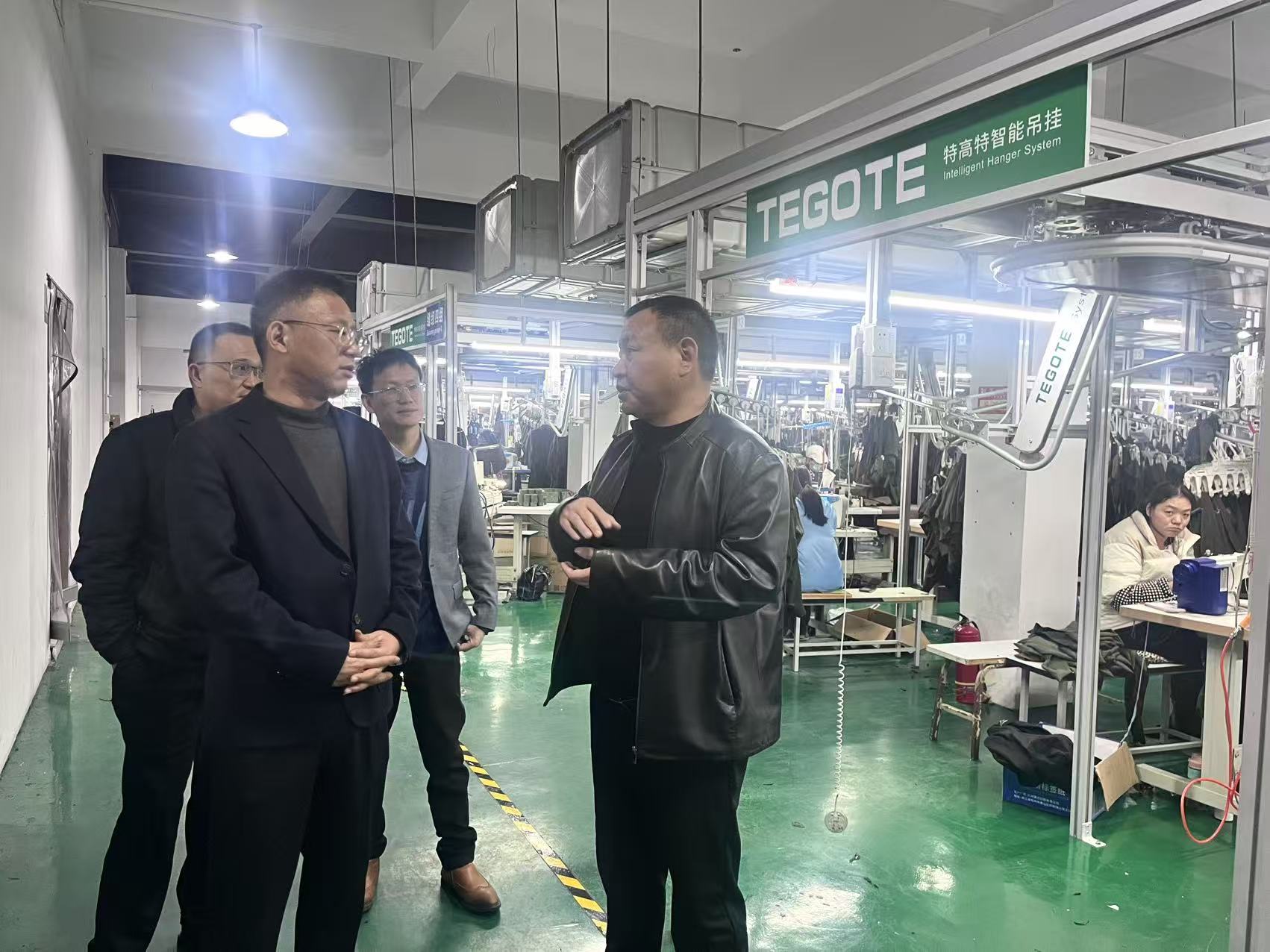 12月13日，集团鲍董带队走访集团招商入驻企业宁波佰尚服饰.jpg