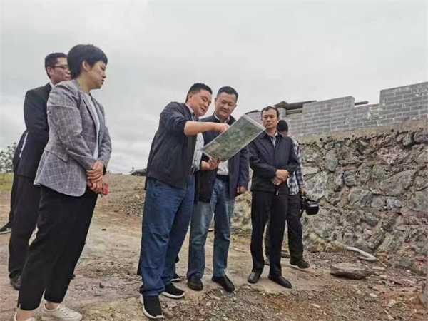 5月10日，副县长徐涌泗一行调研湖田山项目，黄山乐动（中国）集团党委书记、董事长洪筱明，湖田山执行董事邢辉姣陪同2.jpg