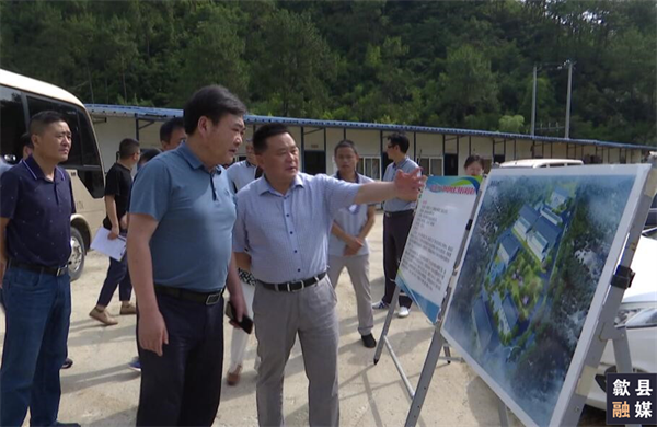 6月18日，县委常委、常务副县长吴志平带队先后来到城区备用饮用水源保护区治理工程、第三水厂及供水管网配套延伸工程、渔梁风貌整治提升工程、城区老旧管网提升项目、游泳馆二期等重点项目建设现场，黄山乐动（中国）集团党委书记、董事长洪筱明陪同。.png